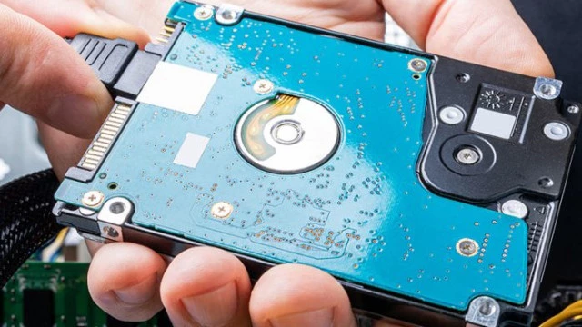 Цены на SSD в космосе, так что и стоимость HDD растет быстро