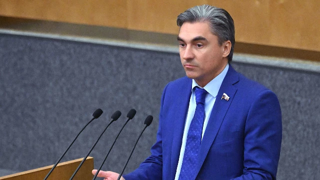 Депутат снова учит россиян жизни: Свинцов призвал россиян полностью отказаться от покупки техники Apple