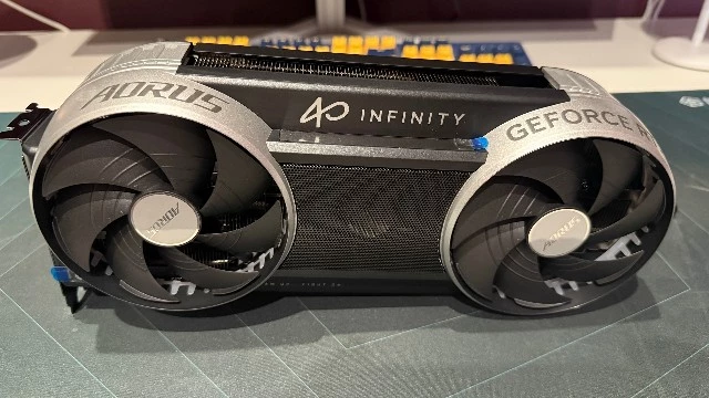 Обзор AORUS GeForce RTX 5070 Ti INFINITY — красота, тишина и почти RTX 5080