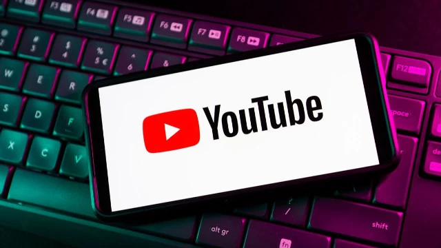YouTube решил внедрить старую добрую дискриминацию в свои алгоритмы 