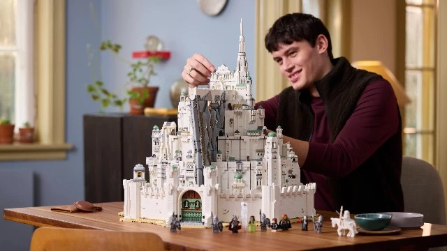 Белокубиковое чудо за $649.99: LEGO показала свой Минас Тирит — самый большой набор по «Властелину колец»