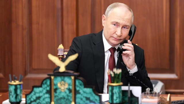 Владимир Путин поручил контролировать видеоигры на предмет переписывания истории