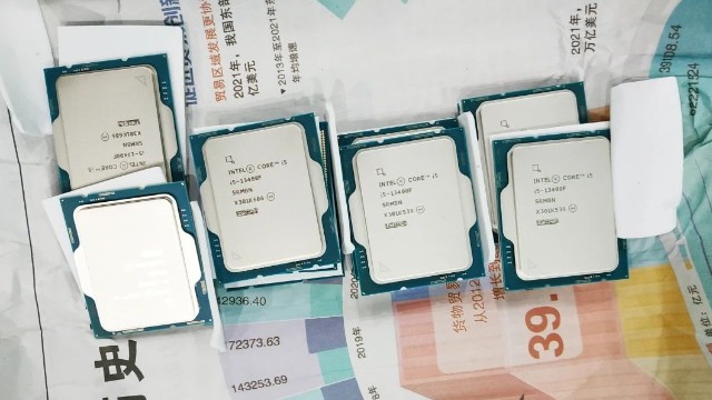 Китайская таможня поймала человека с 239 процессорами Intel