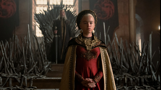 Авторы «Дома дракона» показали кадры из сериала, оправдали черного Велариона и рассказали о Железном троне