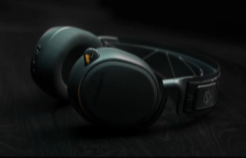 В продажу поступила гарнитура Arctis 9 от SteelSeries 