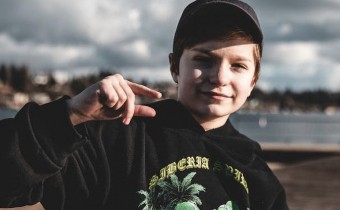 После бана на Twitch 12-летнему игроку в Fortnite приходится стримить с мамой на YouTube