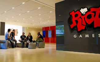 Опубликовавший список судимостей Флойда высокопоставленный сотрудник Riot Games уволился спустя сутки