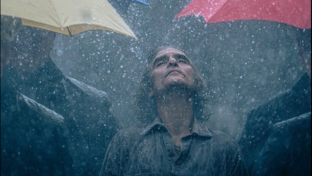 Хохот в Аркхэме под дождем в тизере «Джокера: Безумие на двоих»