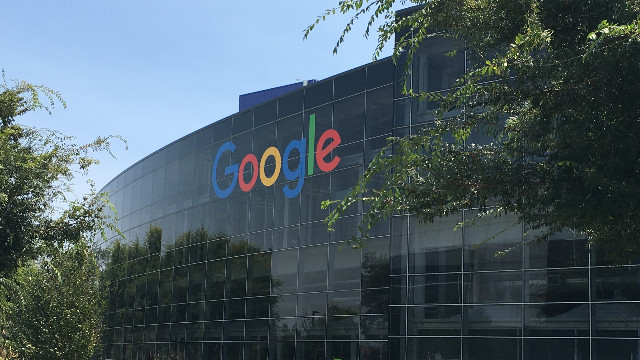 Google теперь в роли отстающего в гонке прогресса — руководители паникуют из-за срывающихся контрактов