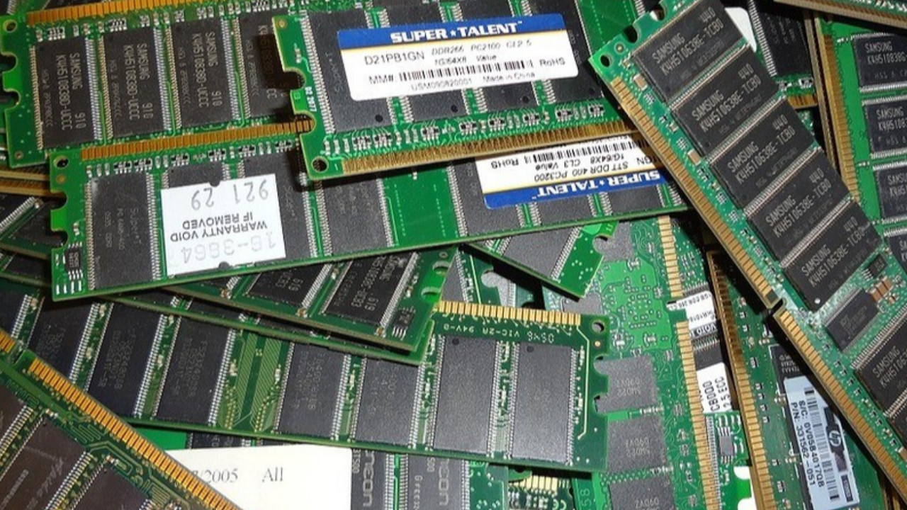 Память типа dram. Оперативная память компьютера Dram. Оперативная память ddr4 4400мгц. Ddr3 16 чипов для ноутбука. SDR И ddr1.