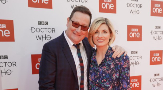 BBC взялась за ум? Джоди Уиттакер и шоураннер Крис Чибнелл оставят «Доктора Кто» в покое через год