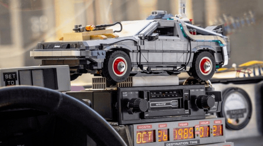 LEGO представила новую версию DeLorean из «Назад в будущее»
