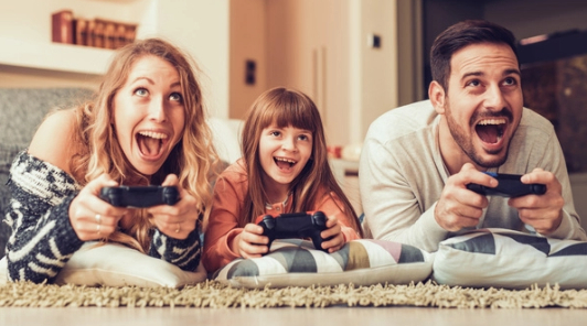 Половина российских родителей играет в видеоигры со своими детьми. Исследование VK Play