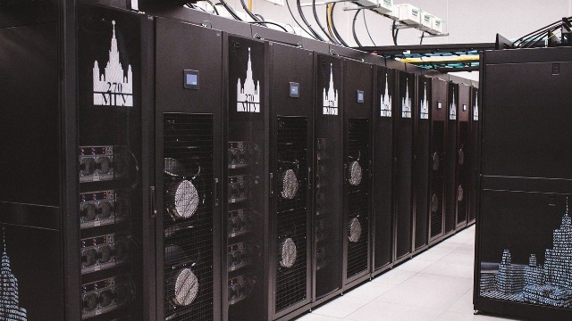 В МГУ запустили суперкомпьютер на 400 ИИ-петафлопс производительности
