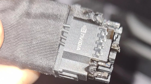 AMD подтвердили, что не будут использовать "опасные" коннекторы питания 16-pin
