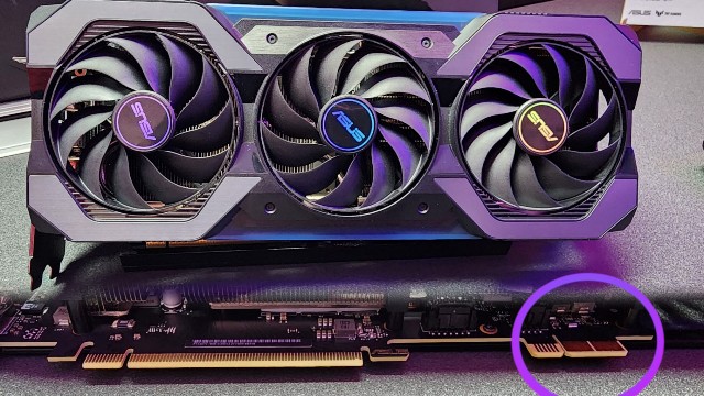 Этой RTX 4070 не нужны кабели питания