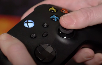 Раскрыта тайна, почему Xbox до сих пор использует батарейки