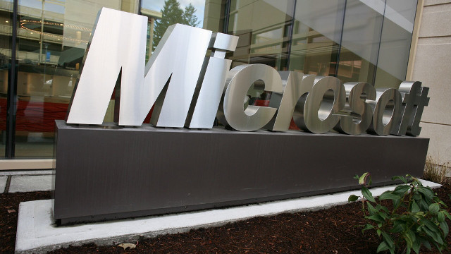 Microsoft прекратила пролдевать лицензии на софт для российских компаний из-за санкции